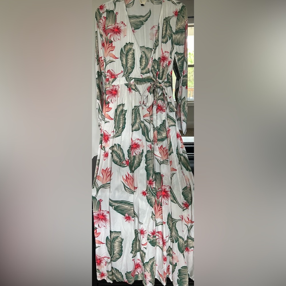 Beautiful Roxy sundress! Worn only once!